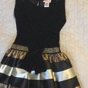 Dress for kids. 🤠